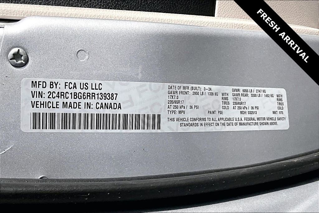 Used 2024 Chrysler Pacifica Touring-L image 18