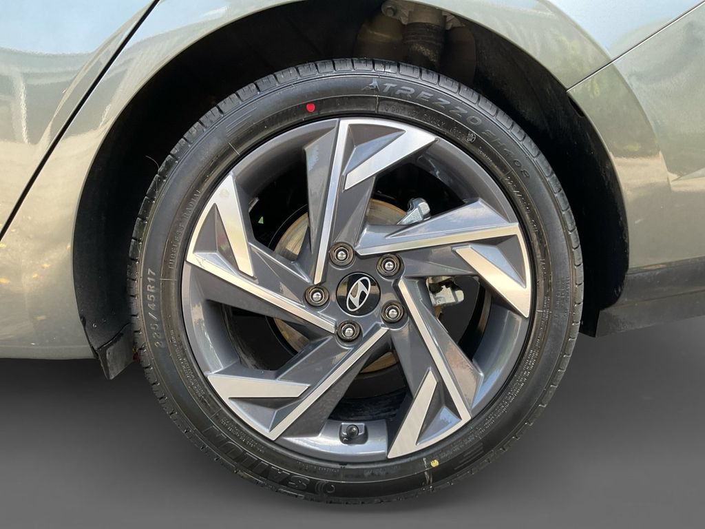 Used 2025 Hyundai Elantra SEL FWD image 8