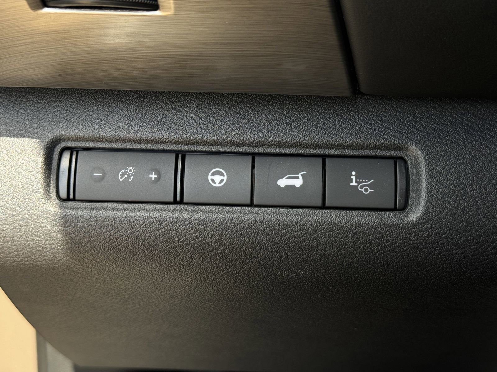 Used 2023 Nissan Pathfinder Platinum FWD image 23