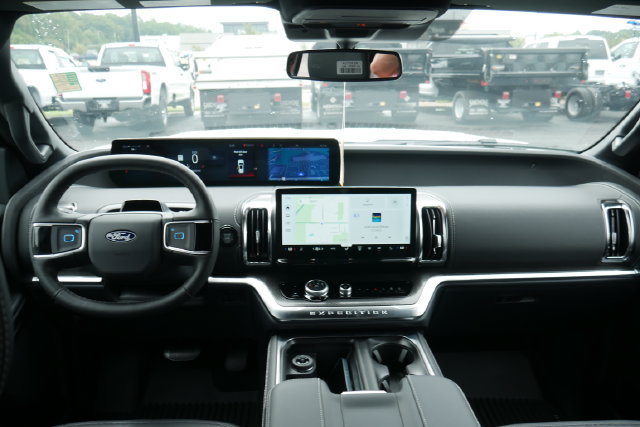 New 2027 Ford Expedition Platinum w/ Stealth Performance Package AWD/4WD image 6