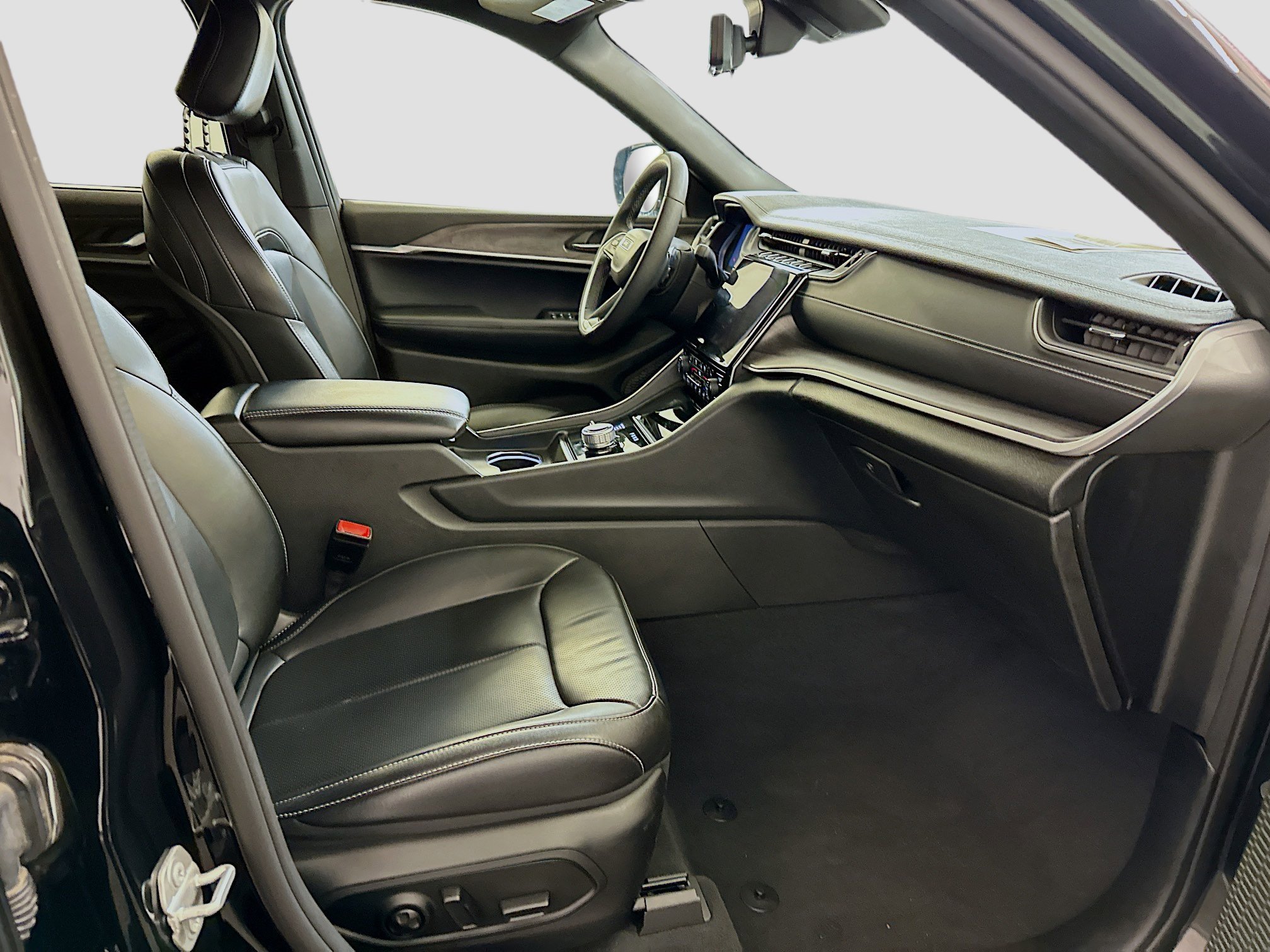 Used 2024 Jeep Grand Cherokee L Limited w/ Luxury Tech Group II image 35