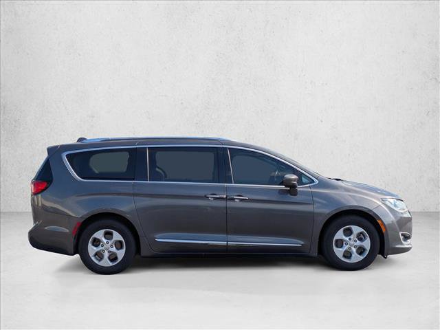 Used 2017 Chrysler Pacifica Touring-L Plus FWD image 4