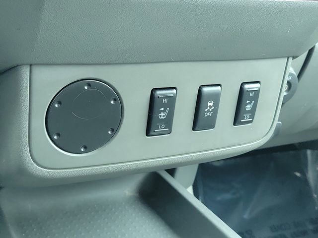 Used 2012 Nissan Frontier SL image 30