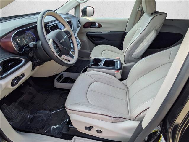 Used 2017 Chrysler Pacifica Limited w/ UConnect Theater Package FWD image 16