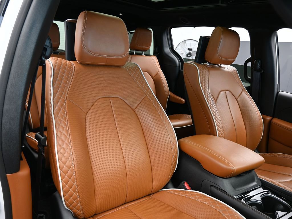 Used 2024 Chrysler Pacifica Pinnacle image 58