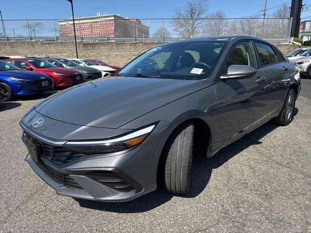 Certified 2024 Hyundai Elantra SEL image 3