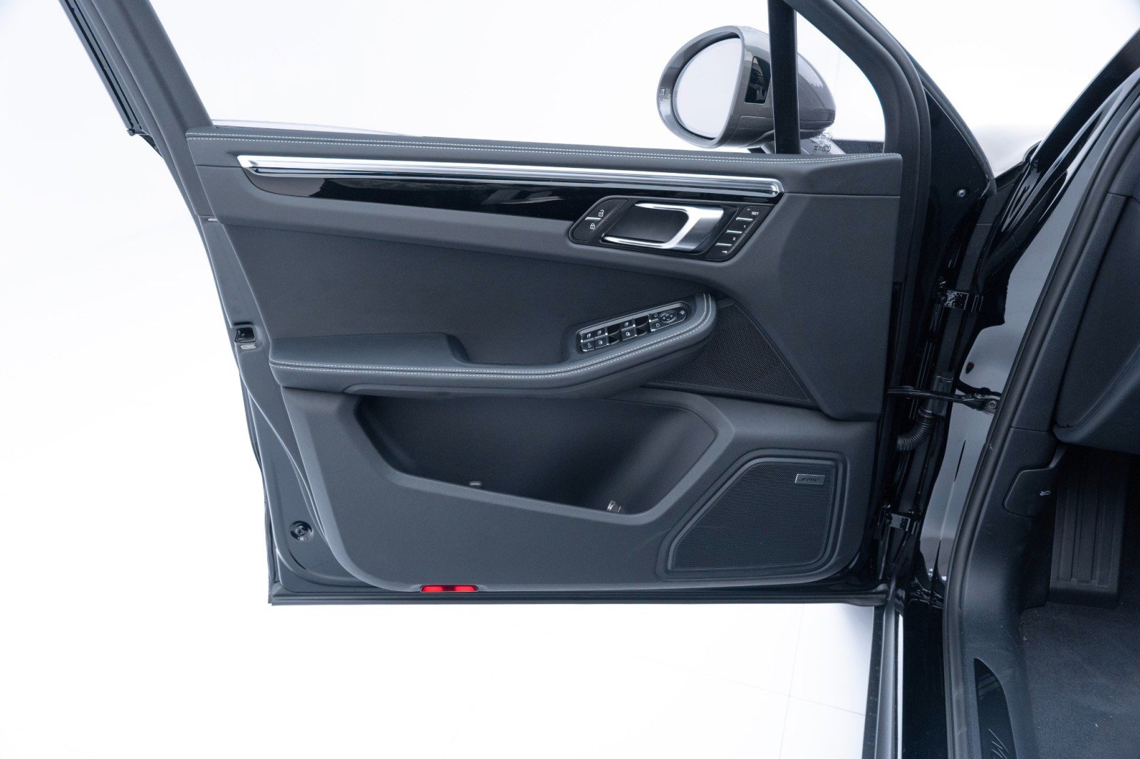 New 2025 Porsche Macan Turbo image 21