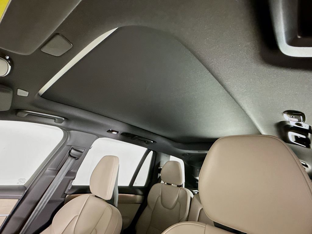 New 2026 Volvo XC90 B6 Plus w/ Protection Package Premier image 22