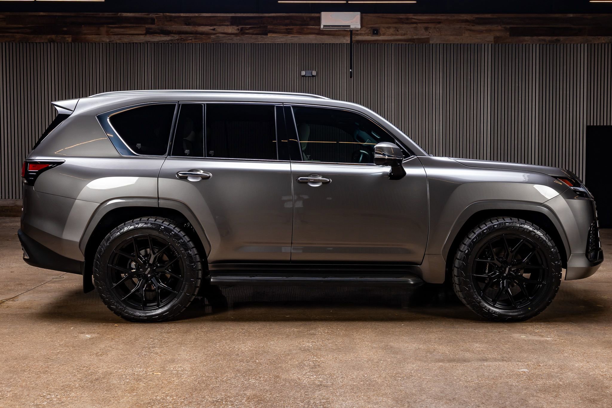 Used 2024 Lexus LX 600 4WD w/ Luxury Package image 11