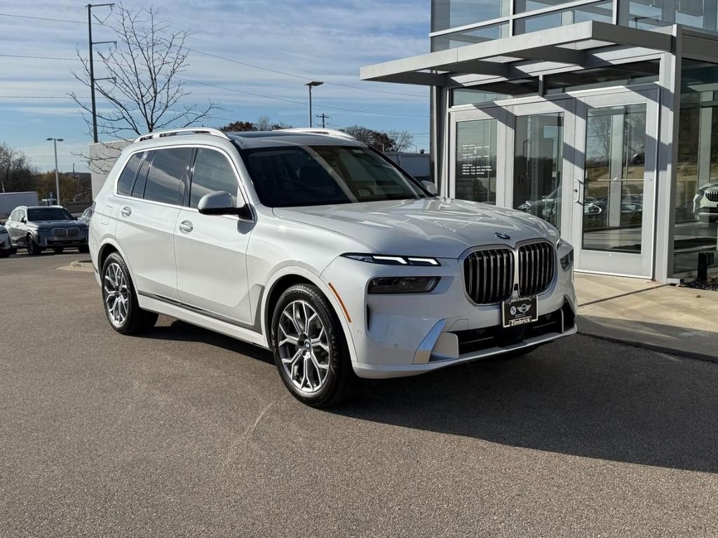 Used 2023 BMW X7 xDrive40i w/ Premium Package image 1