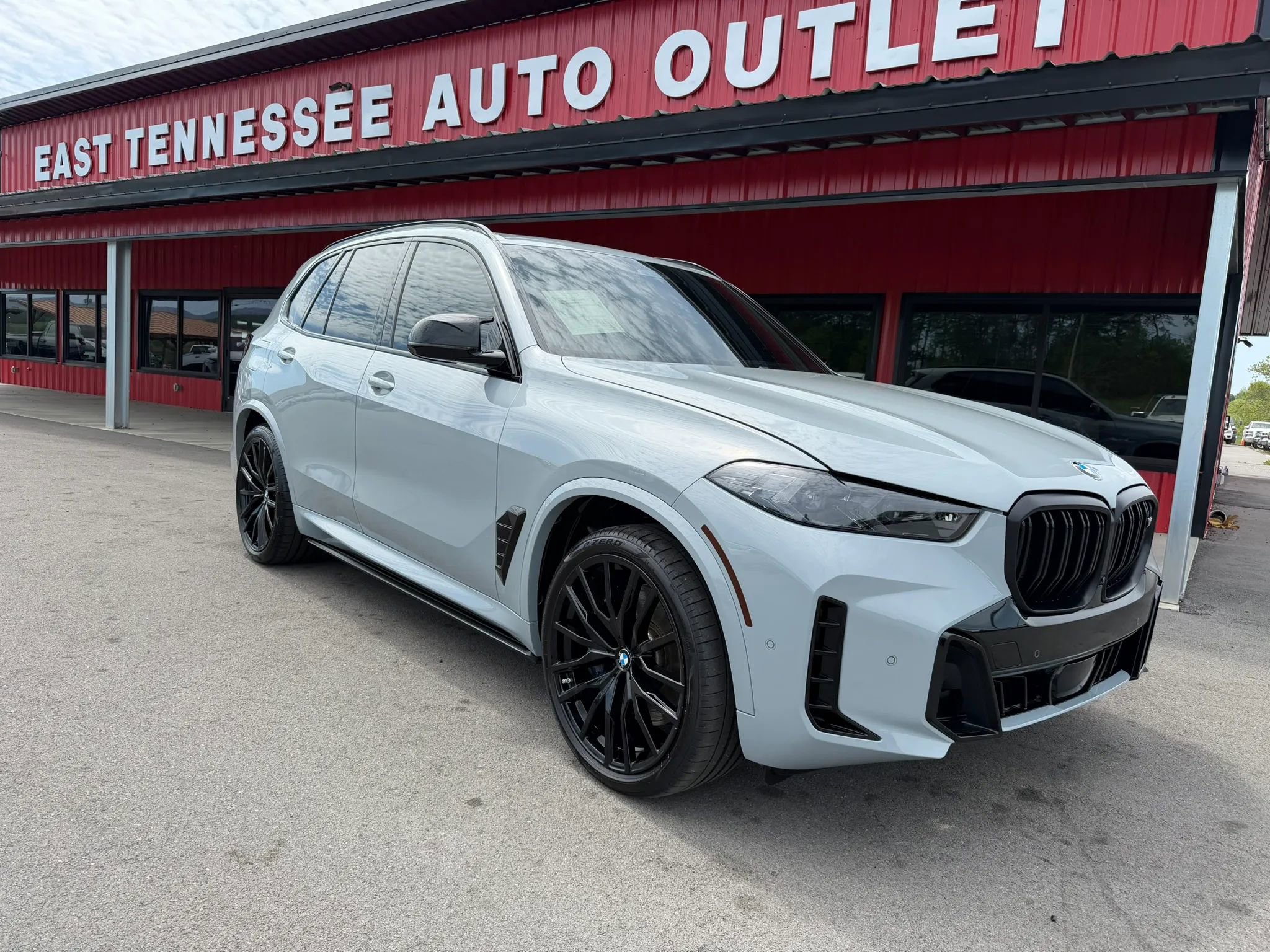 Used 2025 BMW X5 M60i AWD/4WD image 1