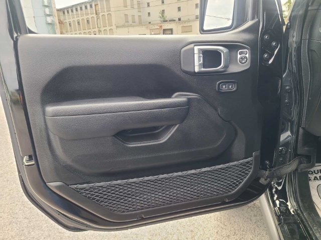 Used 2024 Jeep Wrangler Unlimited AWD/4WD image 18