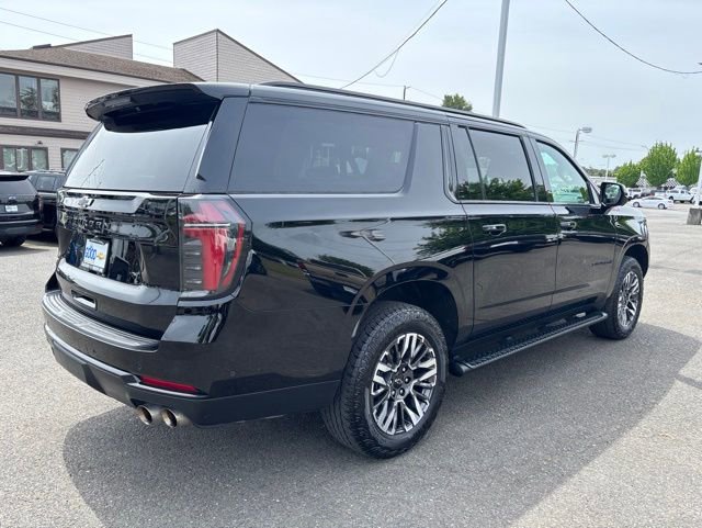Used 2025 Chevrolet Suburban Z71 AWD/4WD image 5