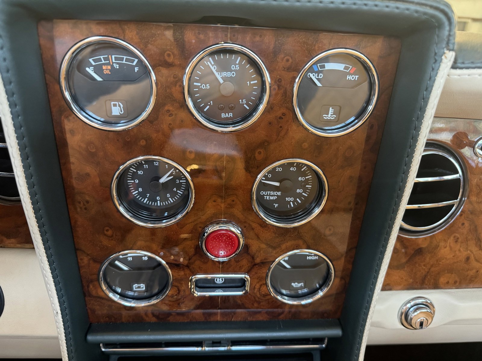 Used 2003 Bentley Azure image 38