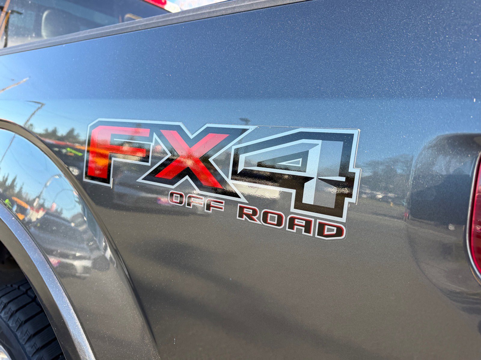 Used 2018 Ford F150 Platinum w/ Equipment Group 701A Luxury image 4