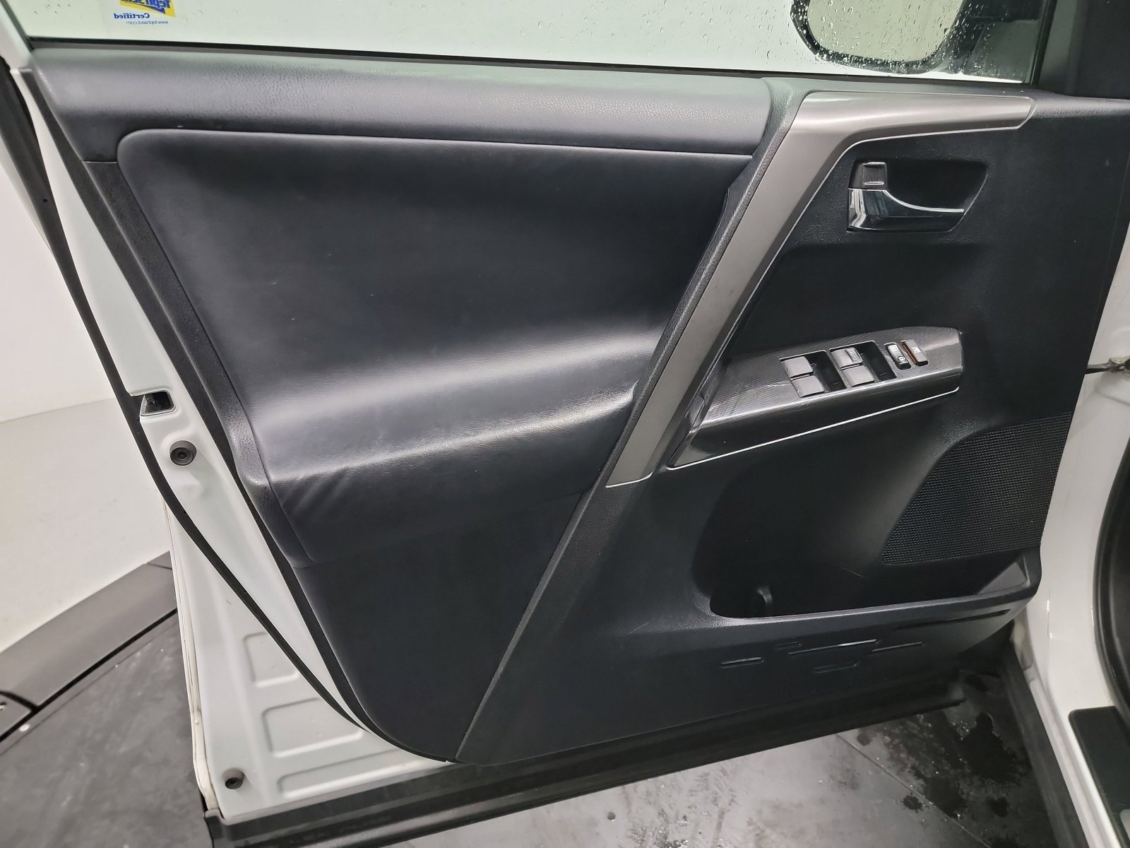 Used 2017 Toyota RAV4 SE image 13