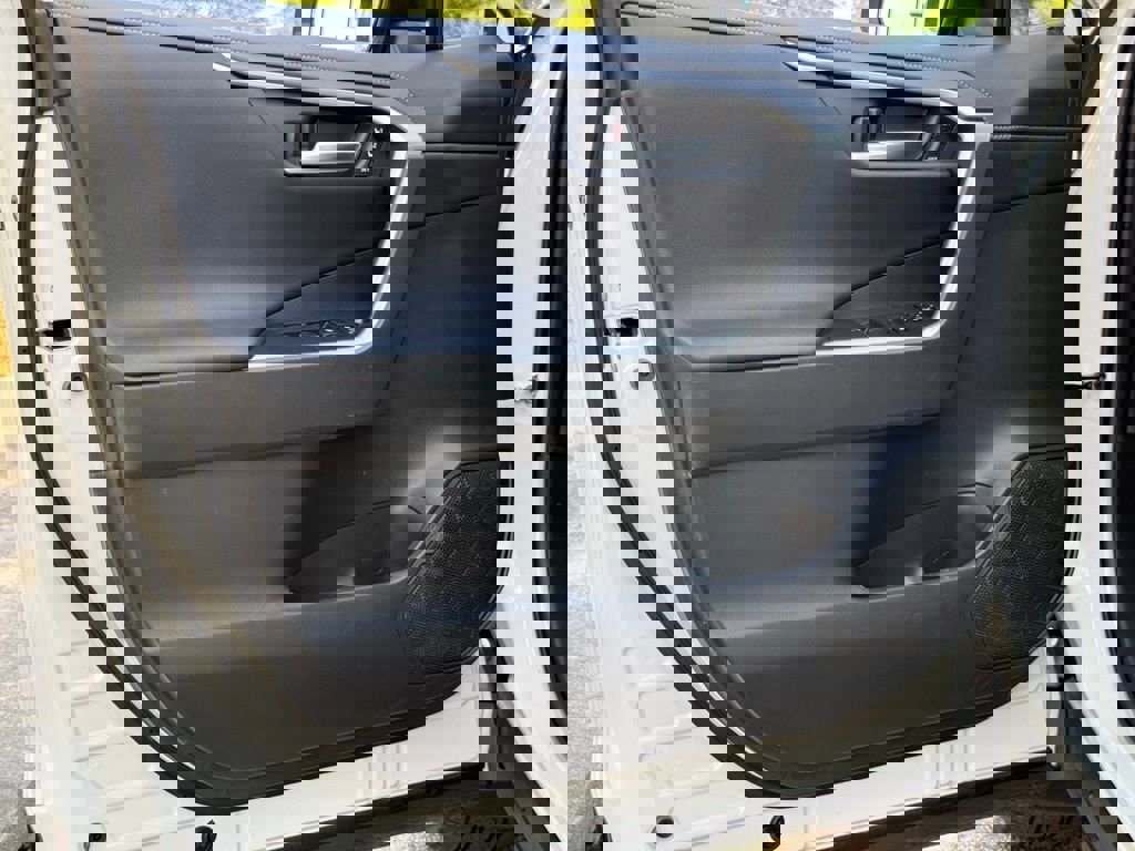 Used 2019 Toyota RAV4 Limited FWD image 22