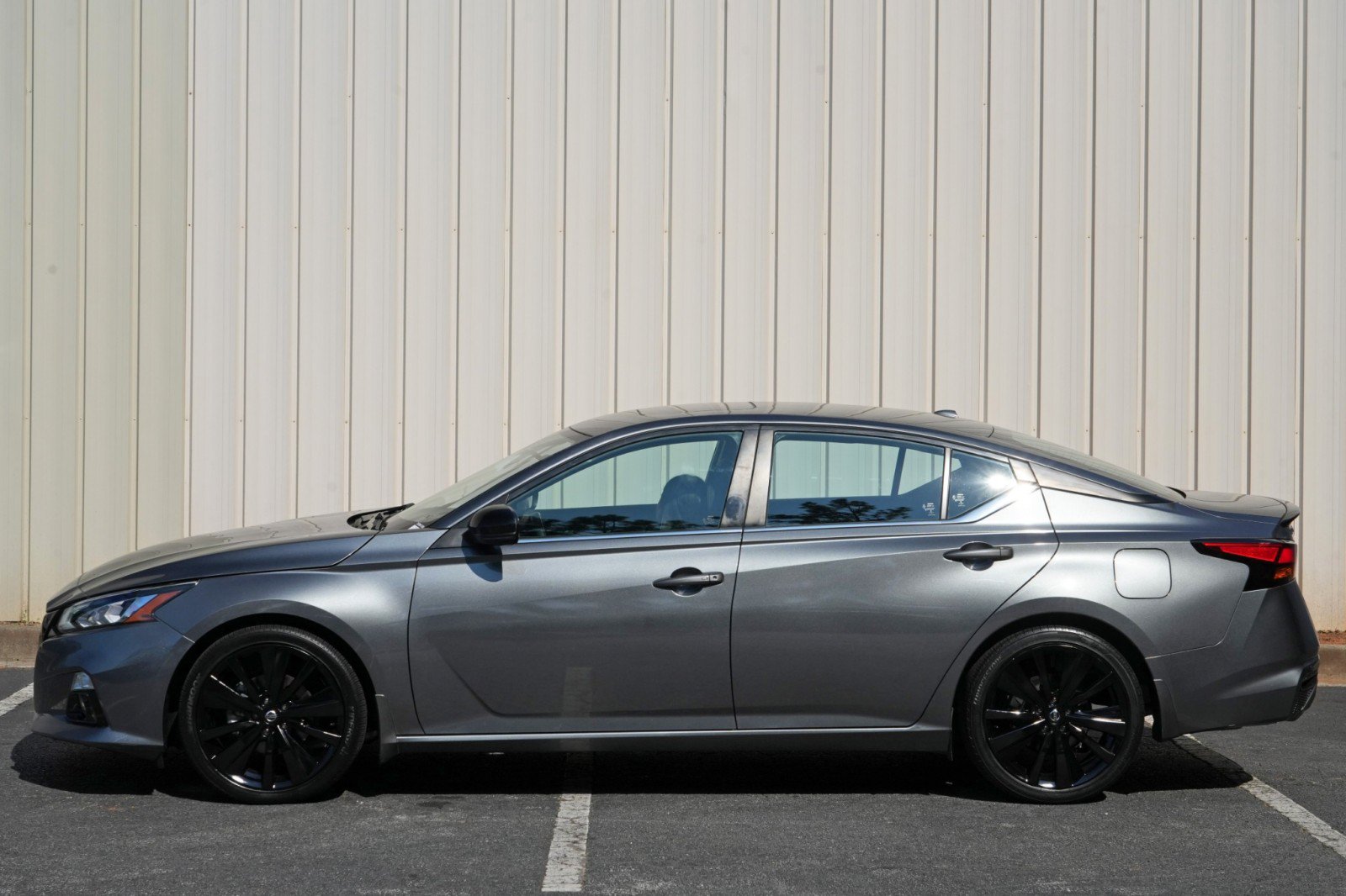 Used 2022 Nissan Altima 2.5 SR w/ Midnight Edition Package FWD image 42