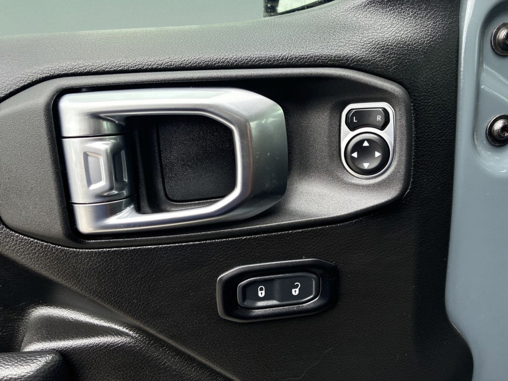 Certified 2025 Jeep Gladiator Mojave w/ Convenience Group AWD/4WD image 37