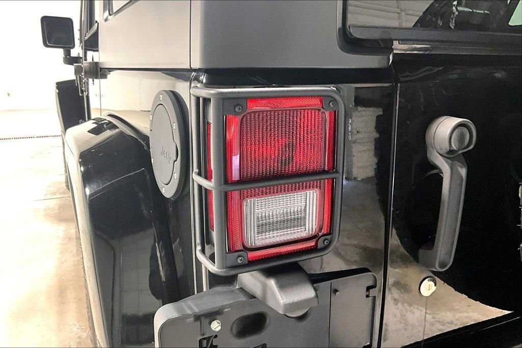 Used 2017 Jeep Wrangler Unlimited Sahara image 38