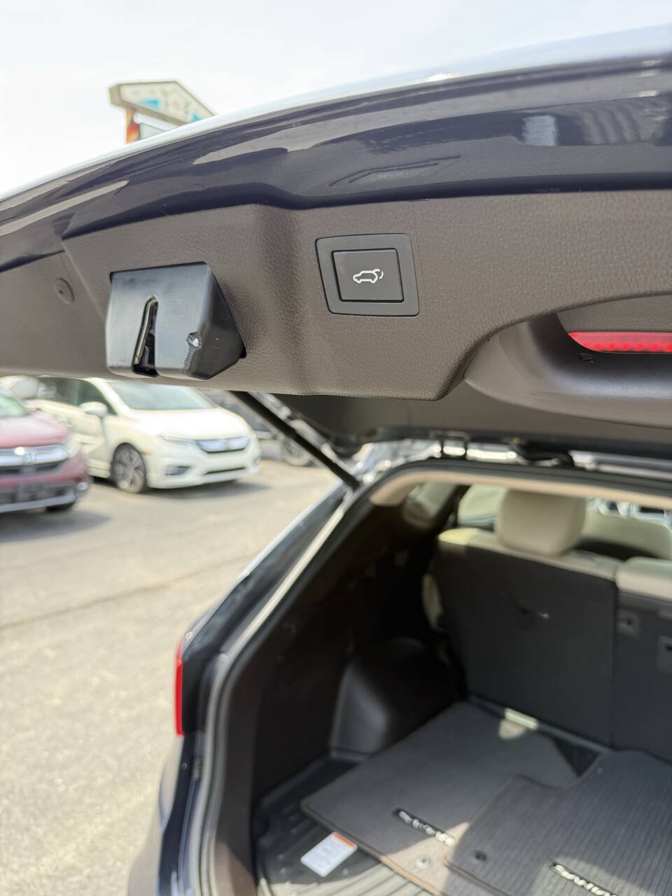Used 2018 Hyundai Santa Fe Sport w/ Cargo Package FWD image 38