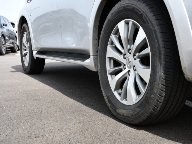 Used 2017 INFINITI QX80 4WD w/ Driver Assistance Package image 13