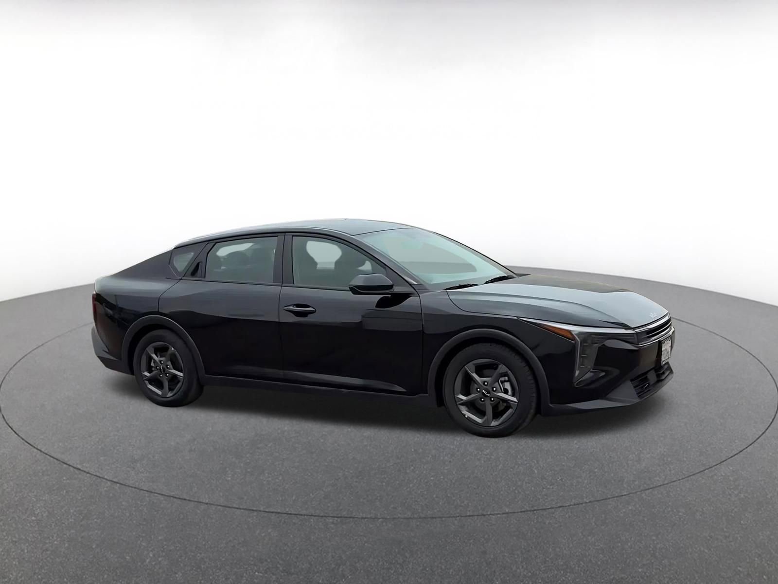 Used 2025 Kia K4 LXS image 2