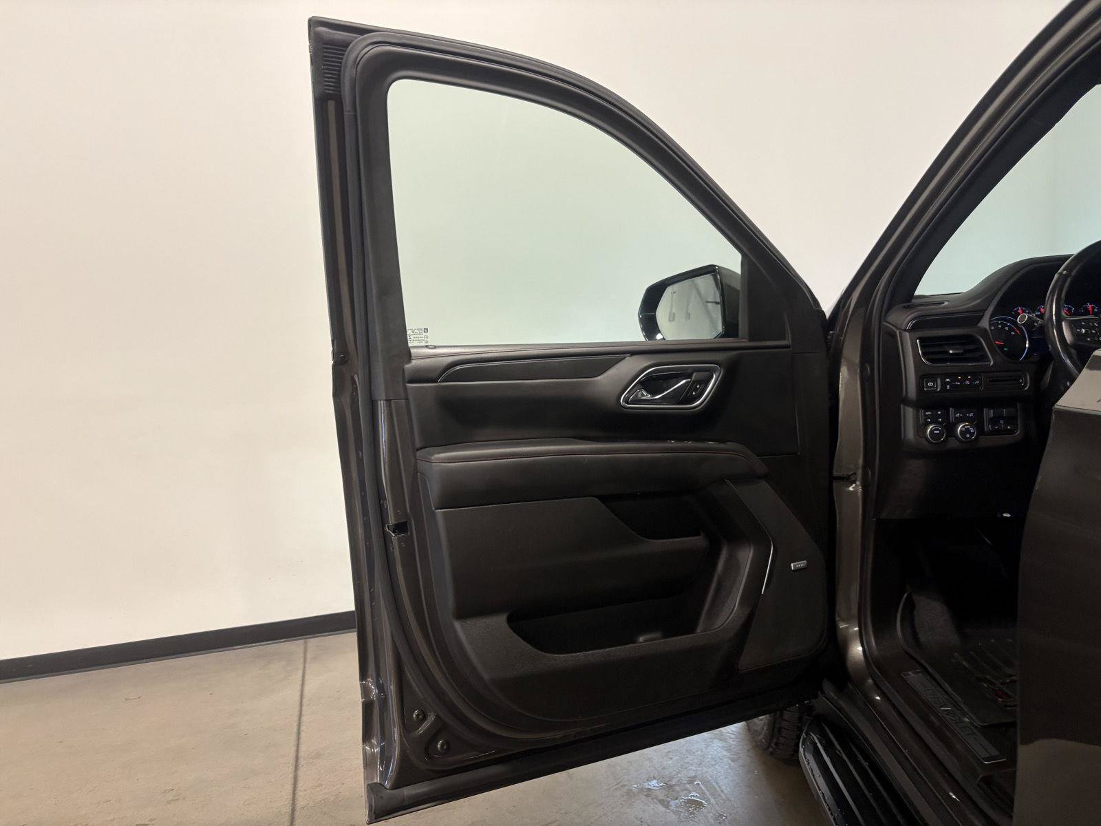 Used 2021 Chevrolet Suburban RST w/ Luxury Package AWD/4WD image 15