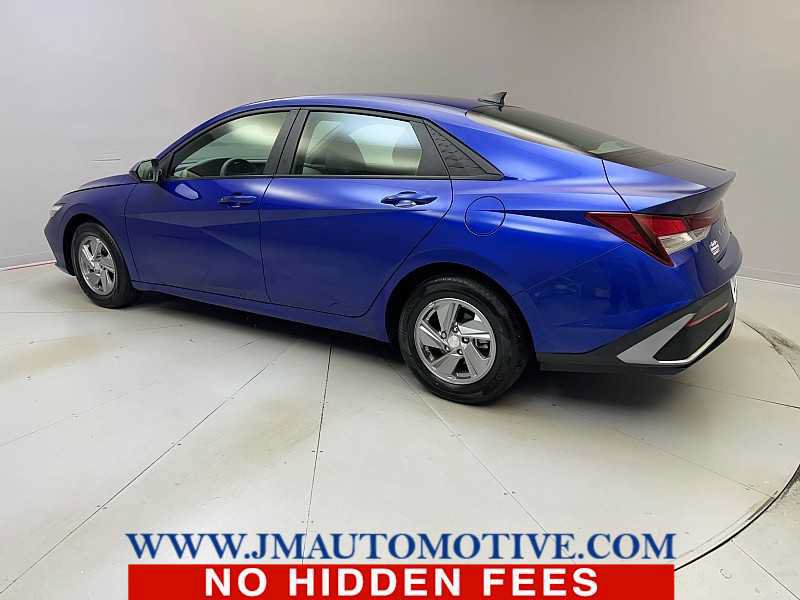 Used 2024 Hyundai Elantra SE FWD image 3
