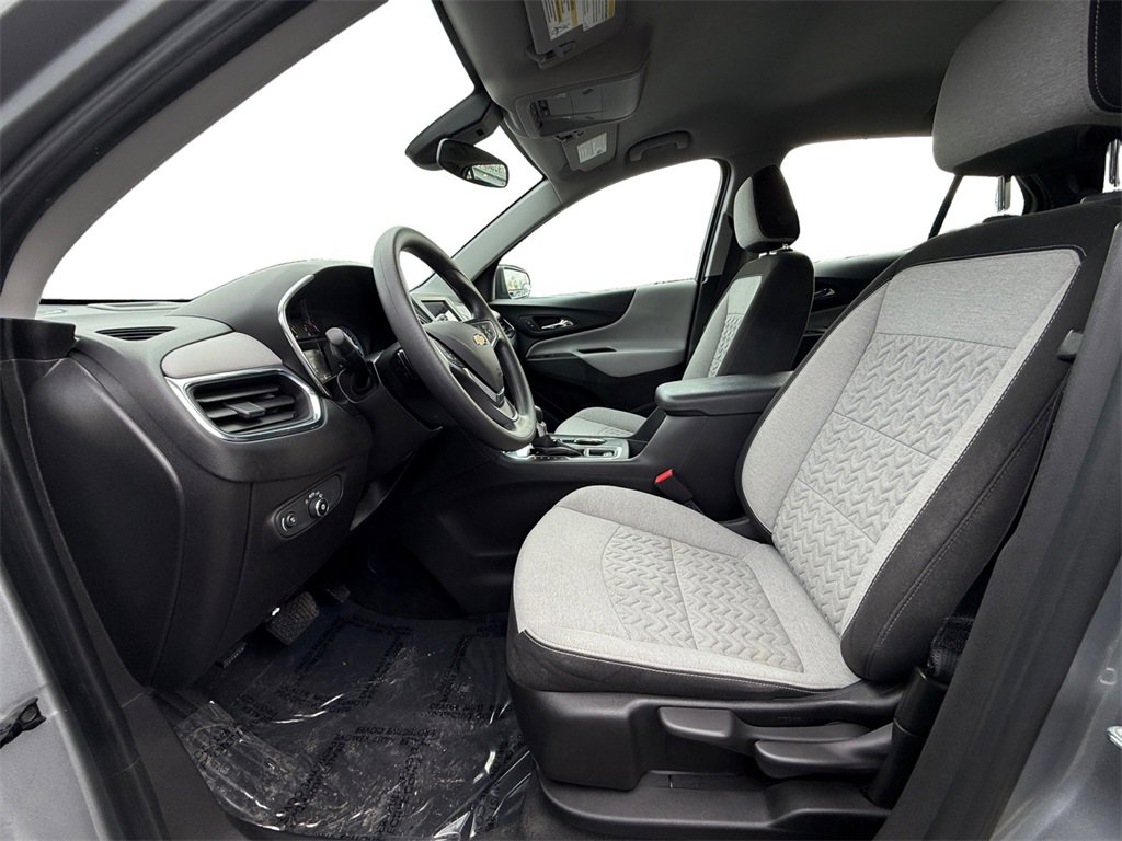 Used 2023 Chevrolet Equinox LS image 9