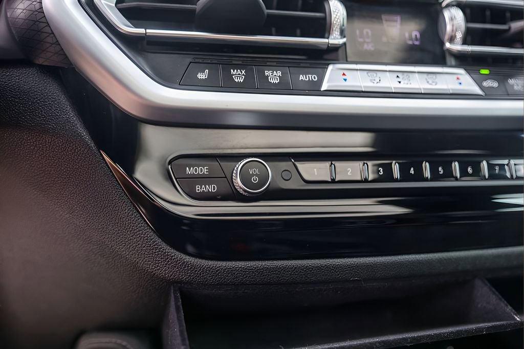 Used 2022 BMW X4 xDrive30i w/ M Sport Package 2 AWD/4WD image 19