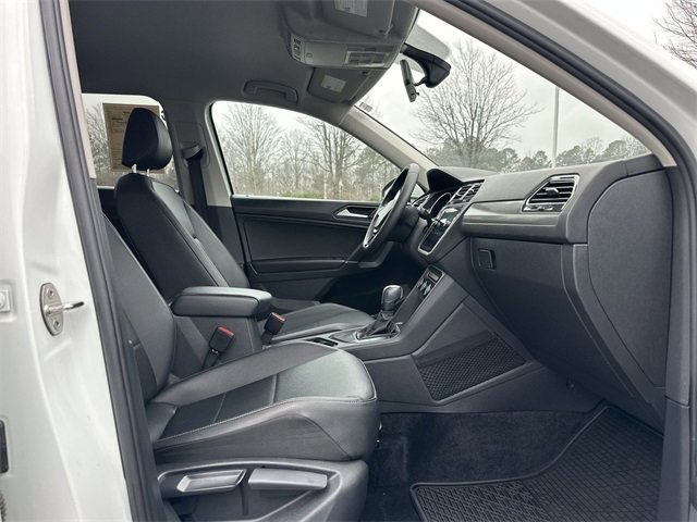 Used 2020 Volkswagen Tiguan SE R-Line image 30