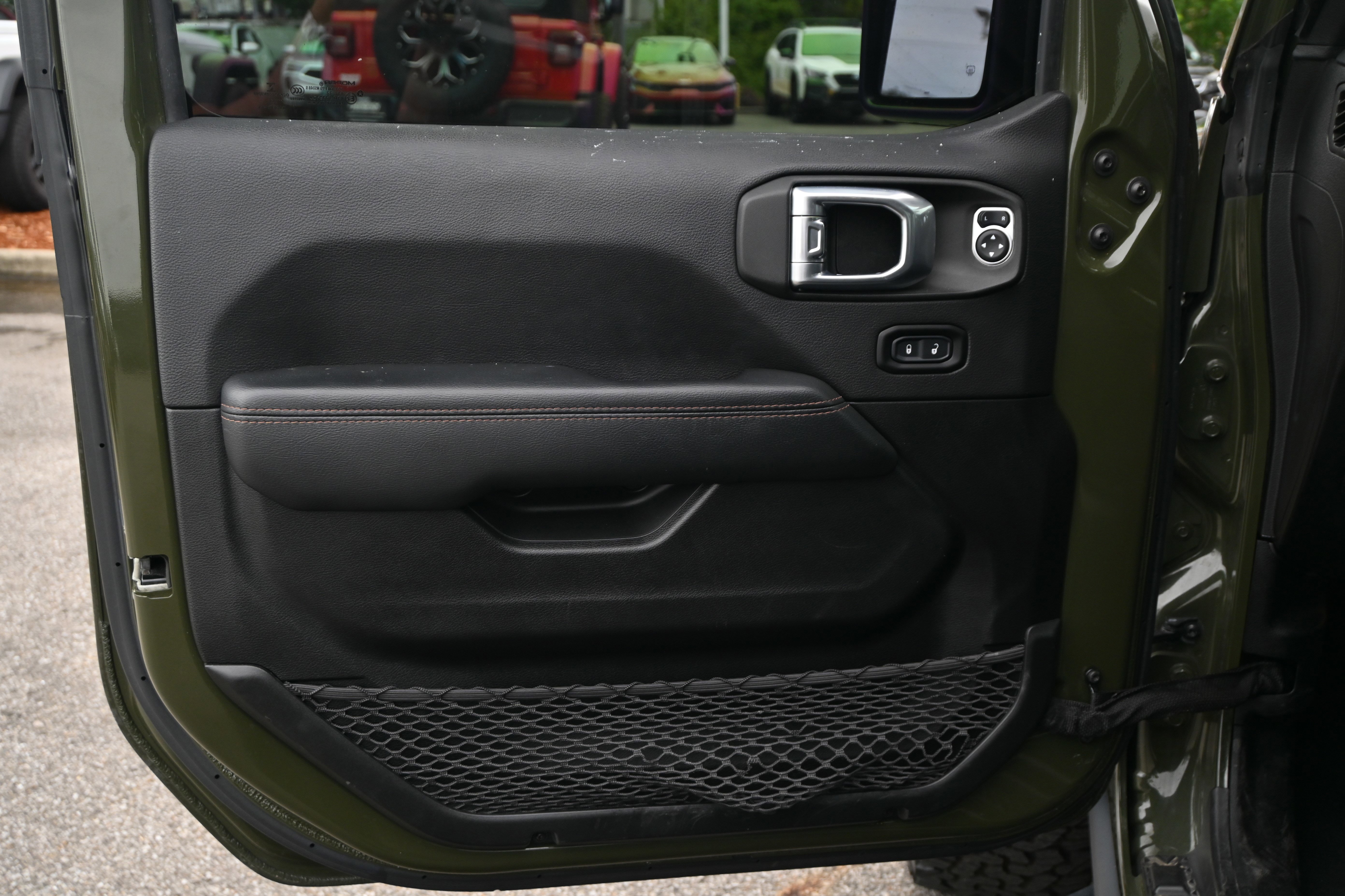 Used 2022 Jeep Wrangler Unlimited Rubicon w/ Xtreme Recon 35" Tire Package AWD/4WD image 14
