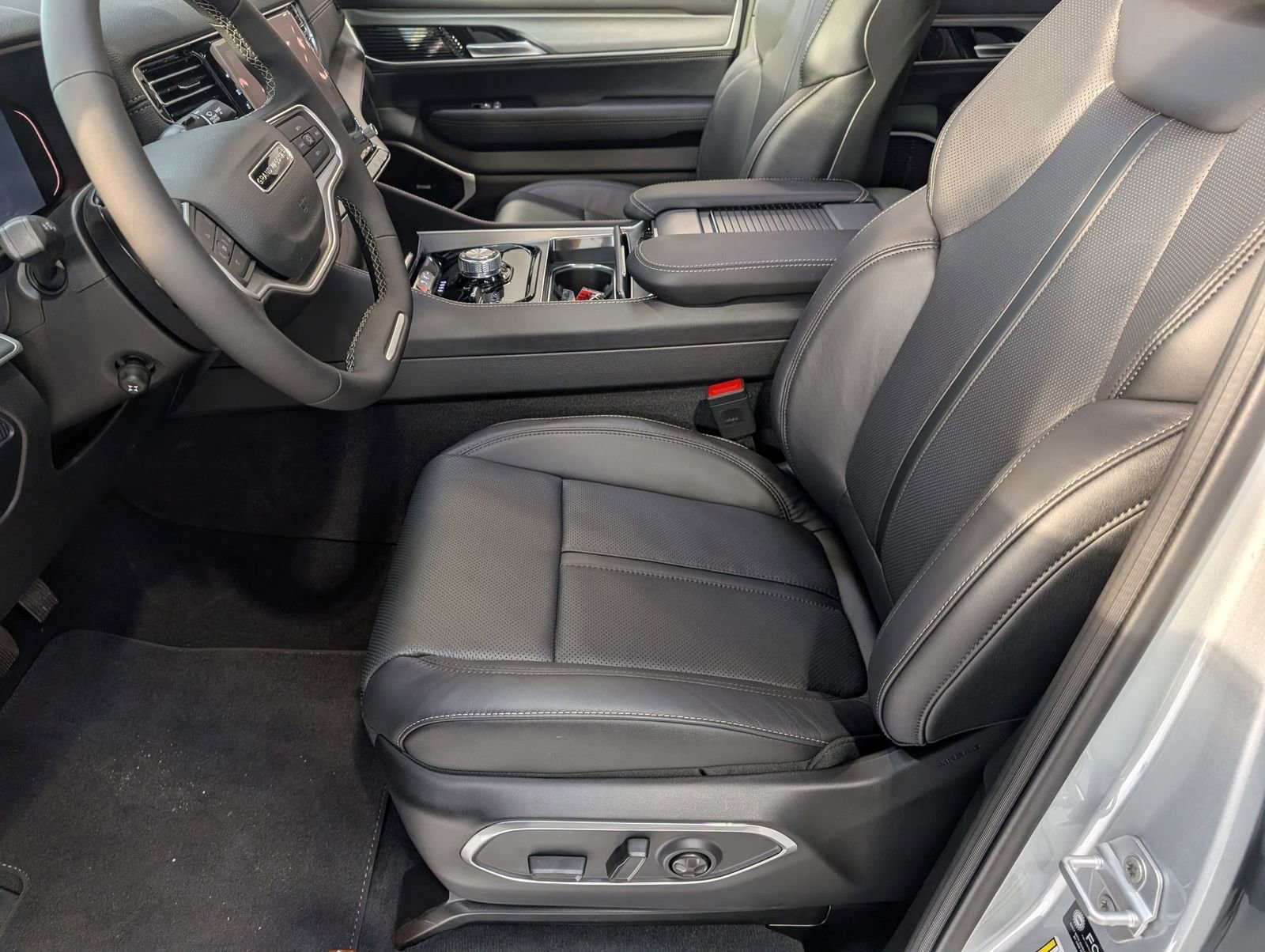 New 2026 Jeep Grand Wagoneer Limited w/ Premium Group II image 8