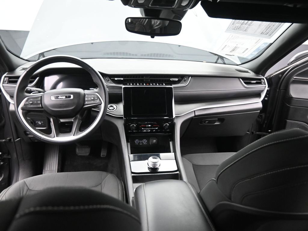 Used 2024 Jeep Grand Cherokee Laredo image 23