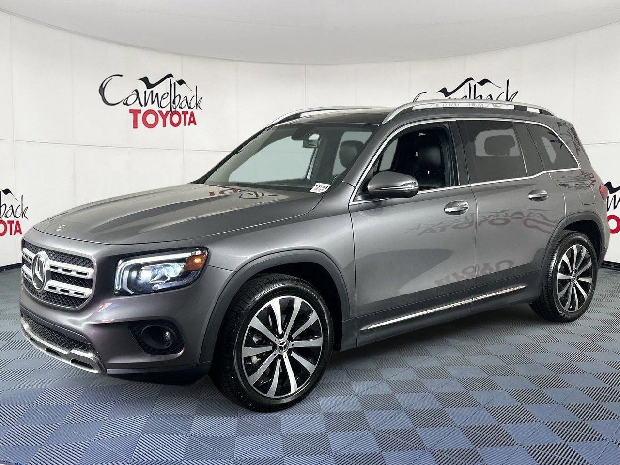Used 2023 Mercedes-Benz GLB 250 w/ Premium Package image 2