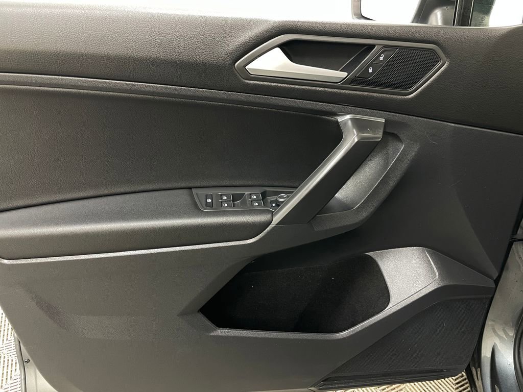Used 2021 Volkswagen Tiguan SE R-Line image 25