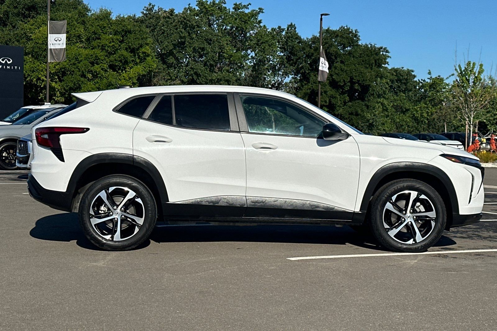Used 2025 Chevrolet Trax RS image 3