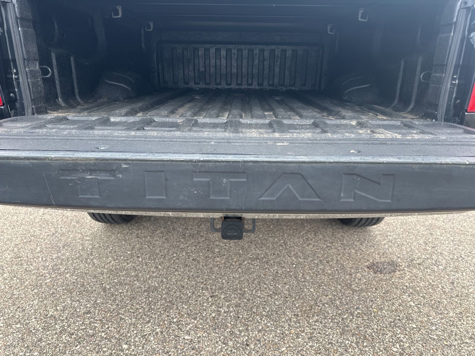 Used 2017 Nissan Titan SV AWD/4WD image 30