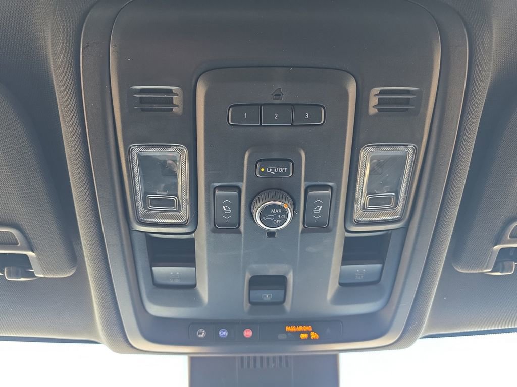 Used 2023 GMC Yukon SLT w/ SLT Luxury Package image 26