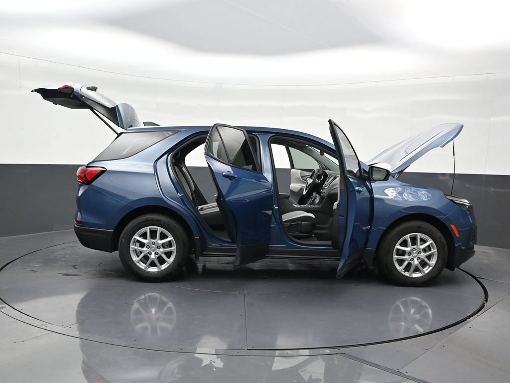 Used 2024 Chevrolet Equinox LS FWD image 32