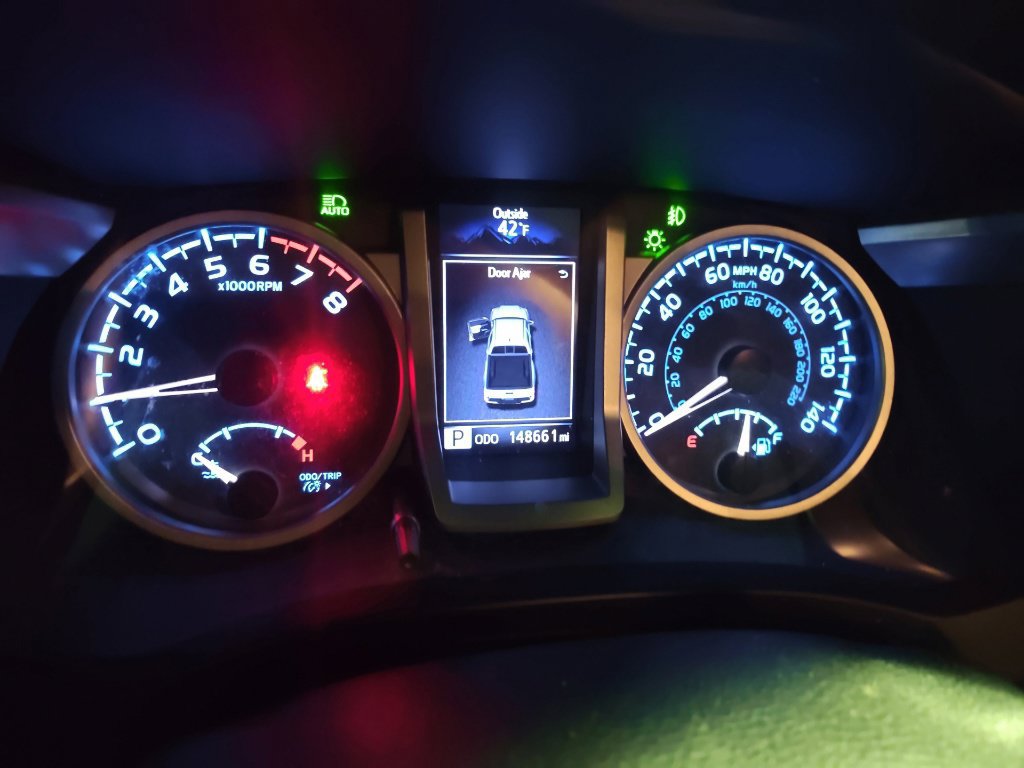 Used 2020 Toyota Tacoma SR5 AWD/4WD image 11