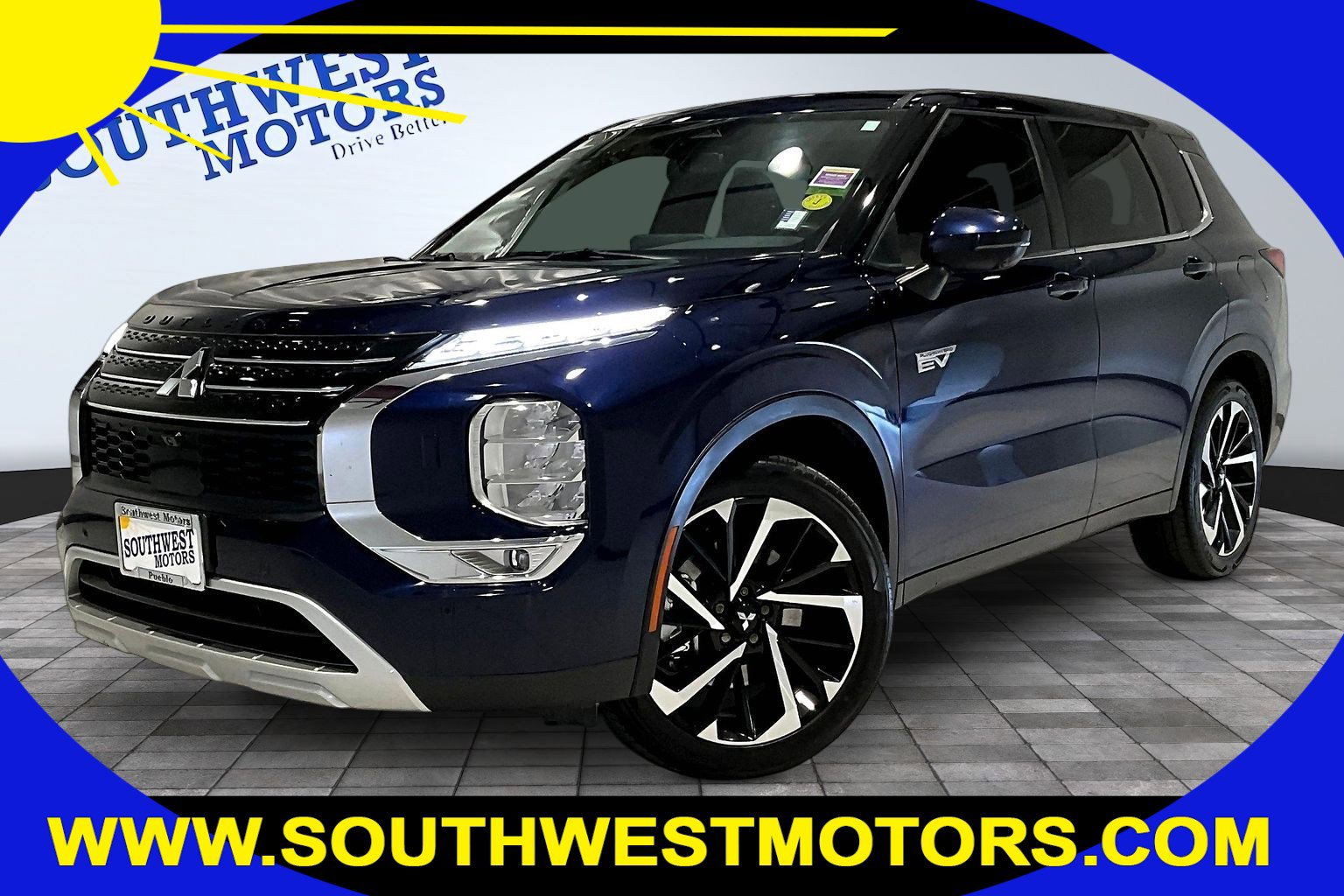 Used 2023 Mitsubishi Outlander SE image 1