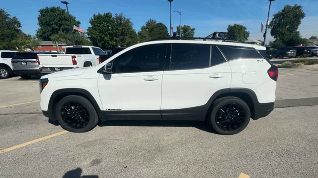 Used 2023 GMC Terrain SLT w/ Tech Package FWD image 5