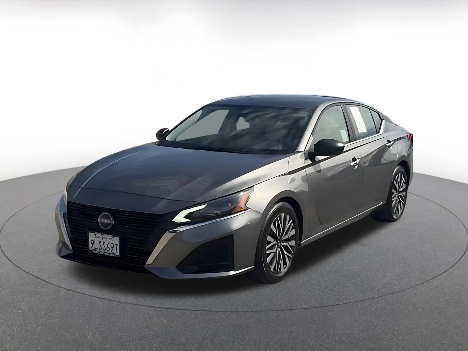 Used 2024 Nissan Altima 2.5 SV image 4