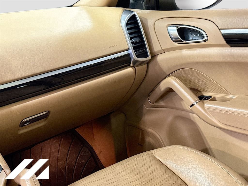 Used 2014 Porsche Cayenne Platinum Edition image 26