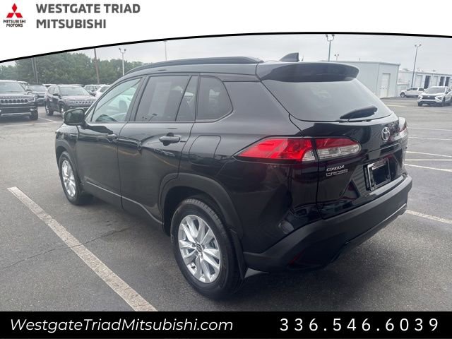 Used 2024 Toyota Corolla Cross LE w/ Moonroof Package FWD image 9
