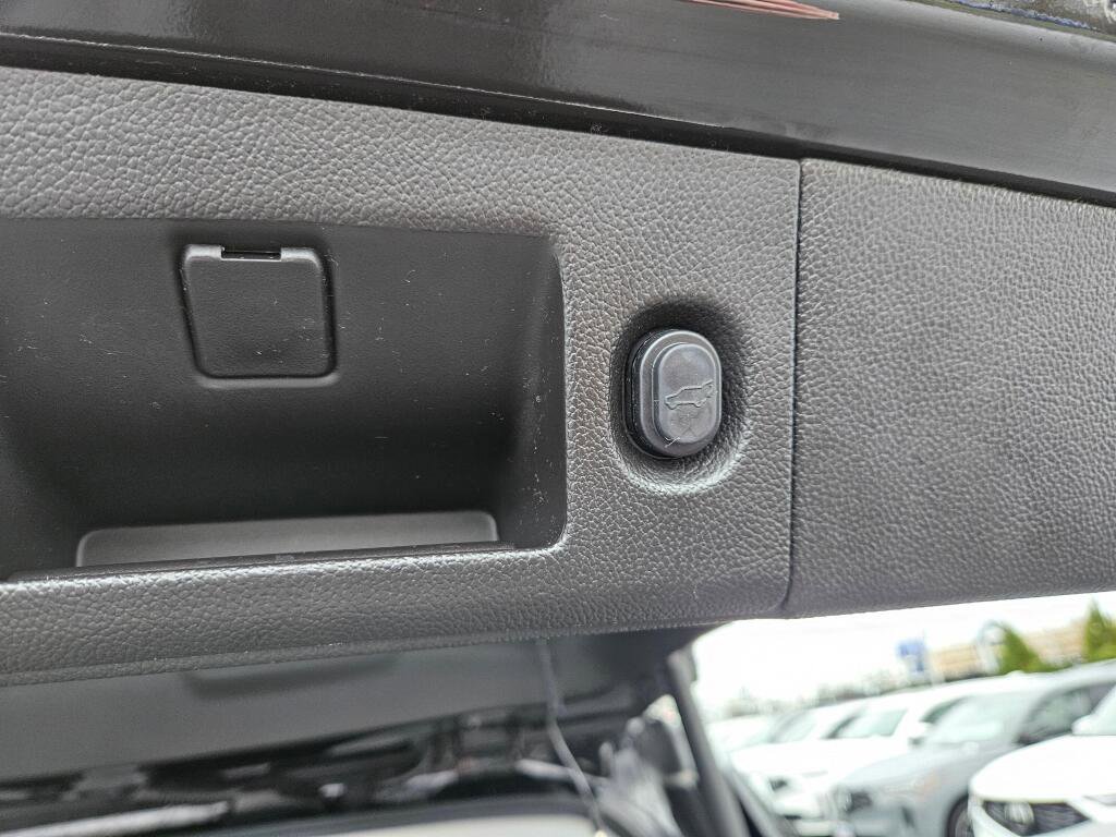 Used 2015 GMC Yukon Denali image 11