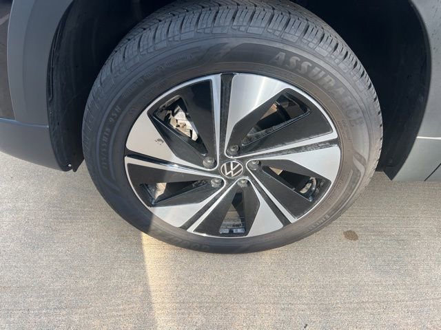 Used 2025 Volkswagen Taos SE image 14