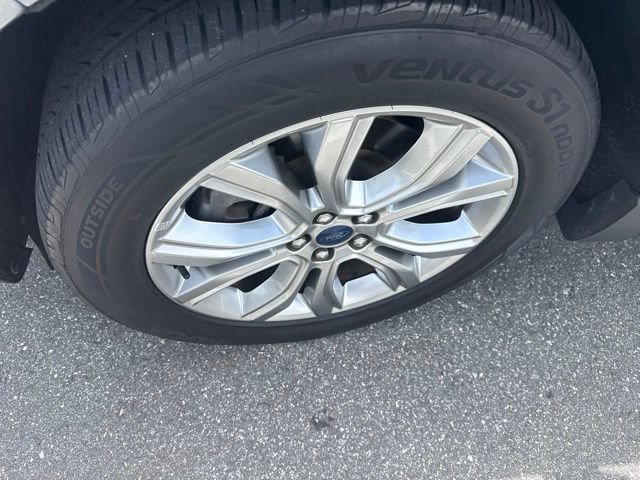Used 2022 Ford Edge Titanium w/ Equipment Group 301A AWD/4WD image 4